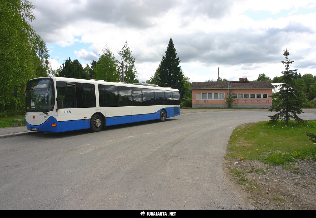 Messukylä as. 28.05.2004
TKL:n #648 vasta puoli vuotta vanhana! Taitaa olla tällä hetkellä Tiuran kiesi...
Avainsanat: asemarakennuskuva bussikuva 20040528