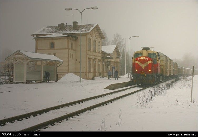 T3041 @ Tammisaari
T3041 on päässyt liikkeelle! Tammisaaren aseman jälkeen ei nopeutta kannata enää lisätä, sillä Dragsvikin sivuraide kutsuu!
Avainsanat: Dv12_2721 T3041