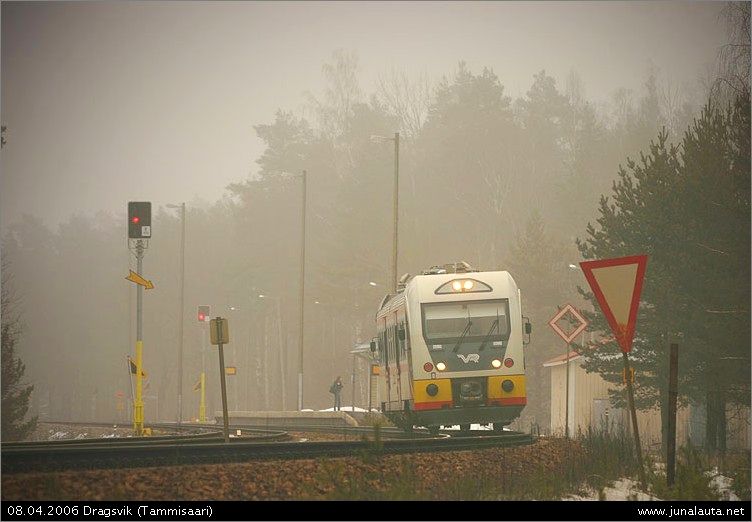 H356 @ Dragsvik 08.04.2006
H356 pysähtyy Dragsvikissa jättääkseen yhden matkustajattaren pois kyydistään...
Avainsanat: Dm12_4415 H356