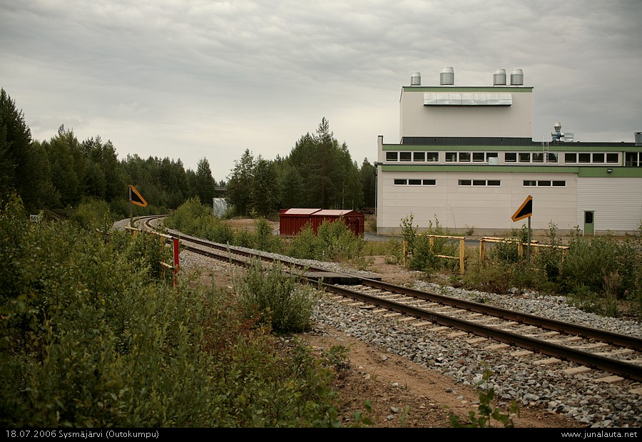 Sysmäjärvi-knoppi 18.07.2006
Sysmäjärven ratapihan itäpää. KAIKKI pitää luonnollisesti kuvata! ;)
Avainsanat: tasoristeyskuva