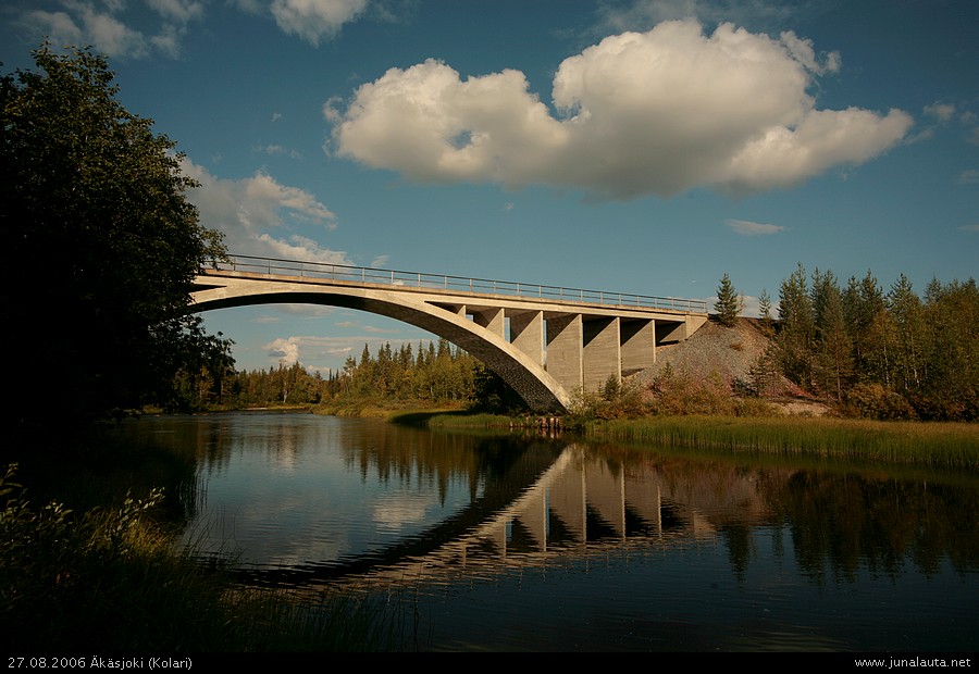 Äkäsjoen rautatiesilta 27.08.2006
...lakkautetulta Kolari-Äkäsjoki radalta.
Avainsanat: siltakuva hylätty_raide