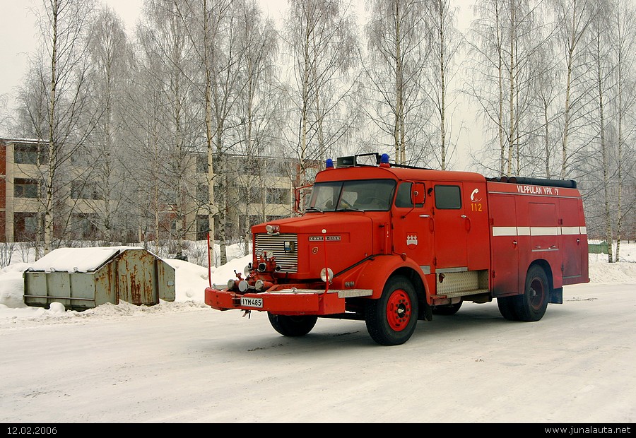 Vilppulan Kontio
oli jätetty savuamaan huoltoaseman pihaan ;)
Avainsanat: Sisu Paloauto