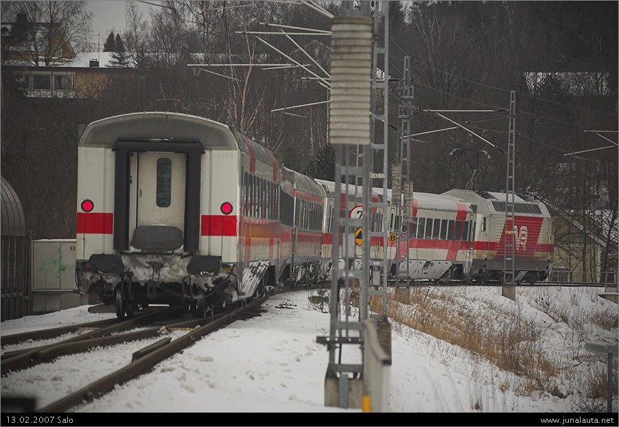IC²140 @ Salo 13.02.2007
Ex-vaunuinen IC²140 kaartaa pois Salosta.
Avainsanat: Sr2_3209 IC²140