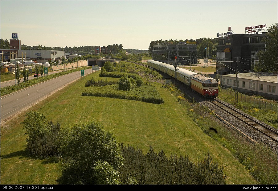  Dr13 2343 (1077) @ Kupittaa 09.06.2007
High Techiä Kupittaalla!
Avainsanat: Dr13_2343 museojuna 20070609_Hki-Tus-Hy