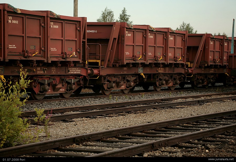 Porin Sbmm-vaunut 01.07.2008
Avainsanat: Sbmm-vaunu rikastejuna