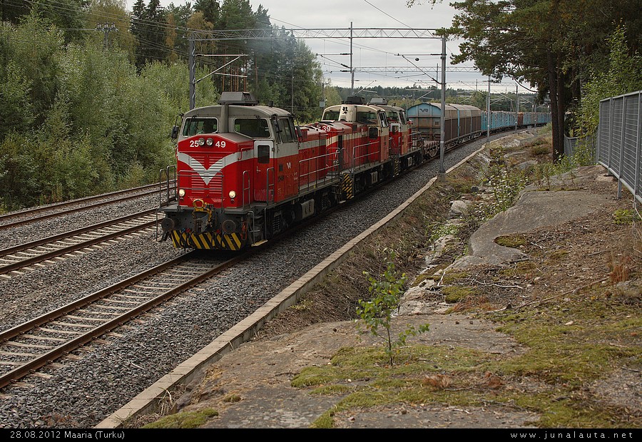T3515 @ Maaria 28.08.2012
Avainsanat: T3515 Dv12_2739 Dv12_2551 Dv12_2549