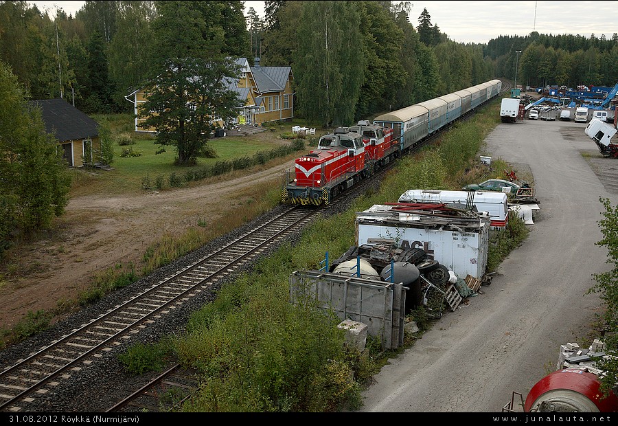 T3644 @ Röykkä 31.08.2012
Kirkniemen paperitehtaalle matkasi tällä kertaa pelkästään sellua..
Avainsanat: T3644 Dv12_2551 Dv12_2561