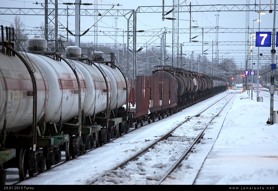 T3505 @ Turku 29.01.2013
Kaupunkilaine saapuu Turkuun klo 16:20 juuri T3515:n lähdettyä.
Avainsanat: T3505 Dv12_2568 Dv12_2713 Dv12_2554