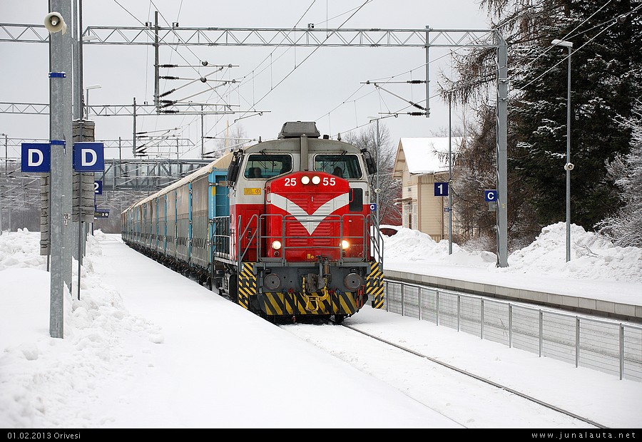 Korkeakoskelaine. Orivedellä 01.02.2013
Avainsanat: Dv12_2555 T3325 sahatavarajuna