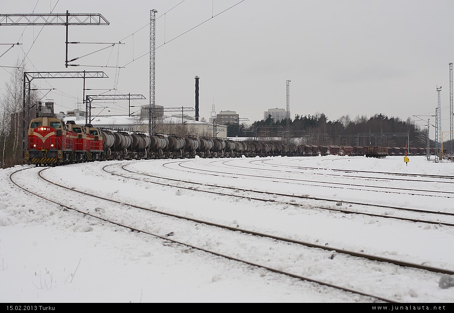 T3505 @ Turku 15.02.2013
46-vaunuinen kolmeviisnollavitonen saapuu Turkuun.
Avainsanat: T3505 Dv12_2731 Dv12_2701 Dv12_2732
