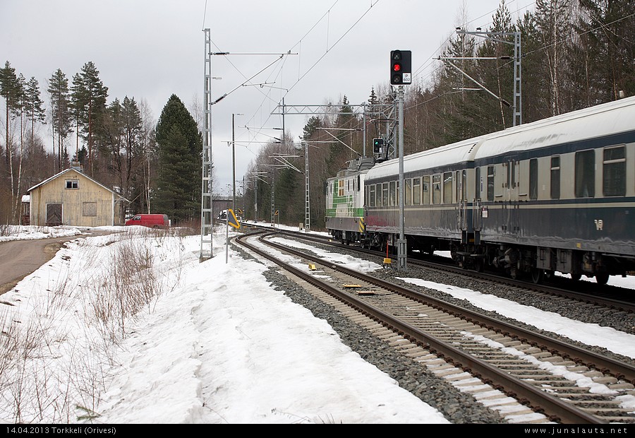 P911 @ Torkkeli 14.04.2013
Pikajuna Turusta Pieksämäelle ohittaa Torkkelin kohtauspaikan Oriveden jälkeen.
Avainsanat: P911 Sr1_3033 pikajuna 20130414