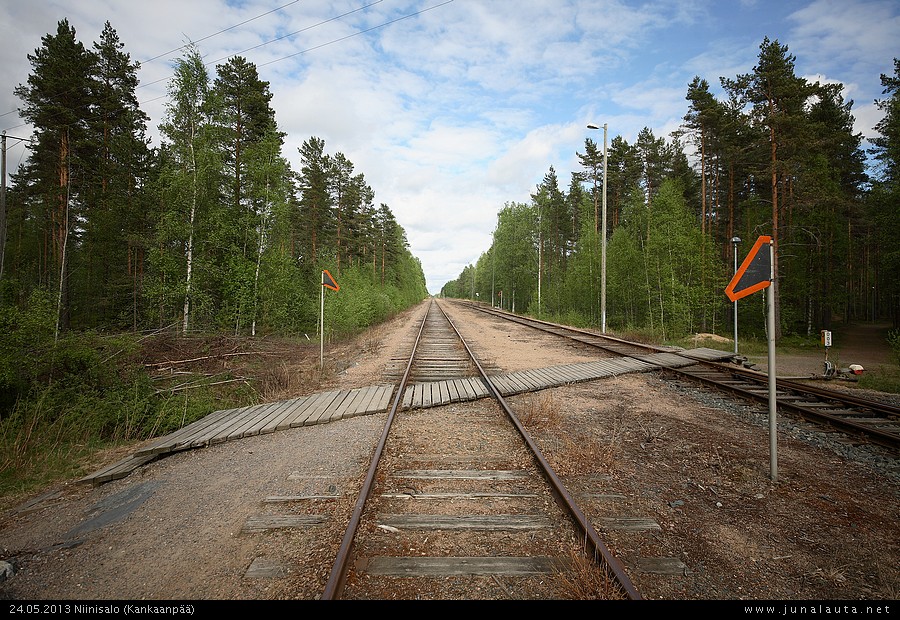 Piisku (Tasoristeys Niinisalossa) 24.05.2013
[url=http://www.tasoristeys.fi/risteyshaku?crossingId=4055]http://www.tasoristeys.fi/risteyshaku?crossingId=4055[/url]
Avainsanat: tasoristeyskuva 20130524 ratapihakuva