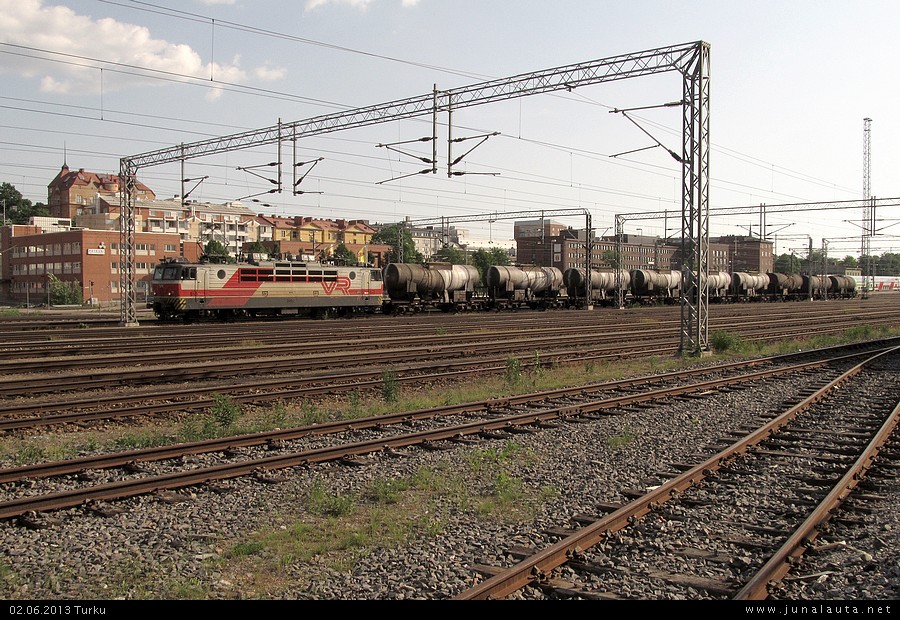 T3505 @ Turku 02.06.2013
Uudenkaupungin junissa on otettu käyttöön kesäkokoonpanot! :) 

[pokkarikuva]
Avainsanat: T3505 Sr1_3052 kaupunkilaine 20130602