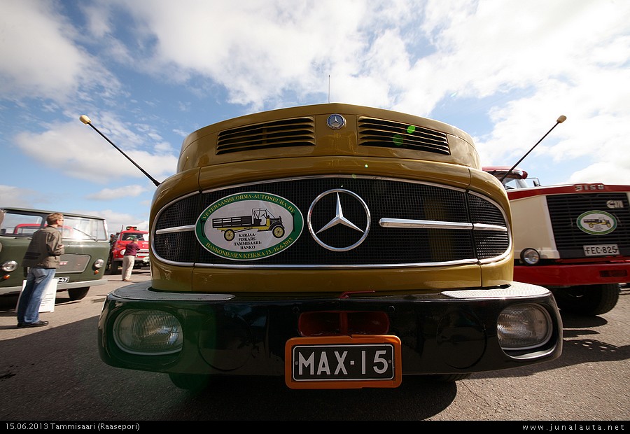 Mercedes-Benz 2624 1974
"Mercedes-Mercedes näytä sarves, onko huomenna kuorma!"
Avainsanat: Mercedes-Benz MAX-15 Vetku 20130615