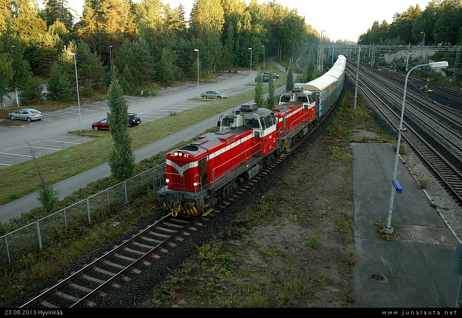 T3644 @ Hyvinkää 23.08.2013
Kirkniemeläine: Sellua ja puuta, ei mitään muuta. :)
Avainsanat: T3644 Dv12_2547 Dv12_2558 kirkniemeläine 20130823