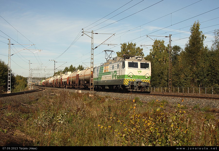 T3023 @ Toijala 07.09.2013
Olkoon T3023 tälläkin kertaa tämän näköinen! :) 
Avainsanat: T3023 Sr1_3033 kaksoisraide 20130907