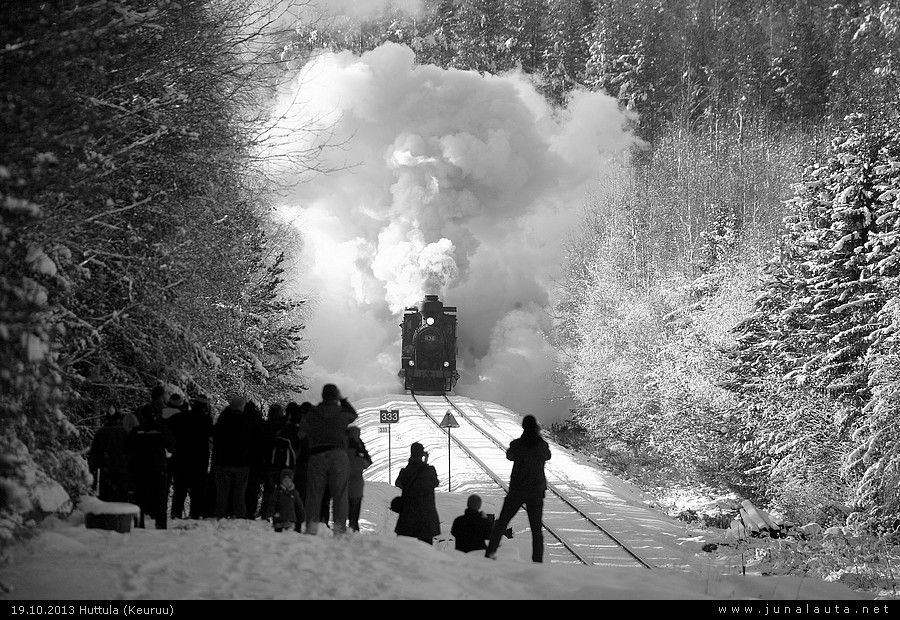 Kuvausajo Huttulassa 19.10.2013
Avainsanat: höyryjuna museojuna HMVY Tk3_1136 Tk3_1150 P1921 Tk3 höyryveturi #kuvausrintama 20131019