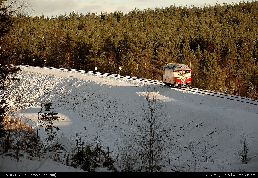 Dr13 2343 @ Kokkomäki 19.10.2013
Kokkomäen pengertyömaalla jymisee: Museodieselveturi Haapamäeltä matkalla Jyväskylään noutamaan höyryjunaa!
Avainsanat: Dr13_2343 HMVY MUS12921 museojuna 20131019