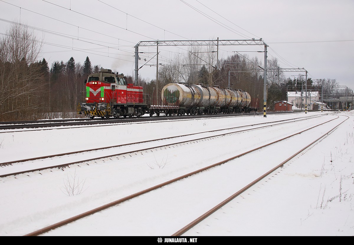 T58865 @ Turenki 26.01.2015
Tavarajuna Turengista (asemaravintolan edestä raiteelta 1) Riihimäki tavaraan! :)
Avainsanat: T58865 Dv12_2556 turenkilaine 20150126