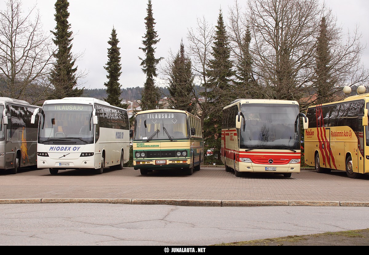 Classic Motor Show -kalustoa Salpausselällä 02.05.2015
Mikä ei kuulu joukkoon? :)
Avainsanat: bussikuva Scania ClassicMotorShow2015 20150502