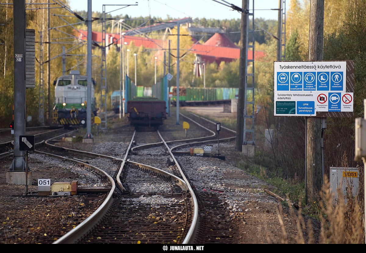 Dv12 2643 @ Jämsänkoski 02.10.2015
Onko nyt varmasti kaikki? 
Vieläkö mahtuu? 
:) :) :) 
Avainsanat: Dv12_2643 20151002