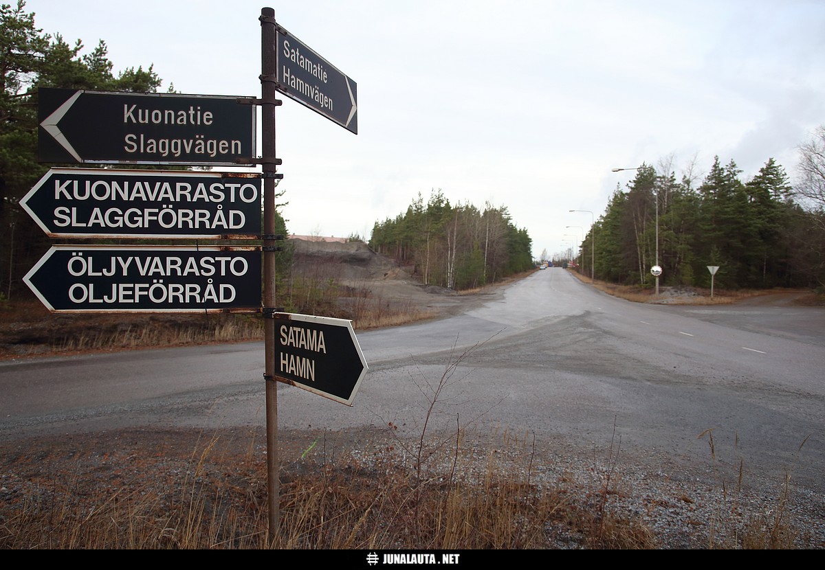 Koverharin tehdasaluetta 29.11.2015
Avainsanat: 20151129