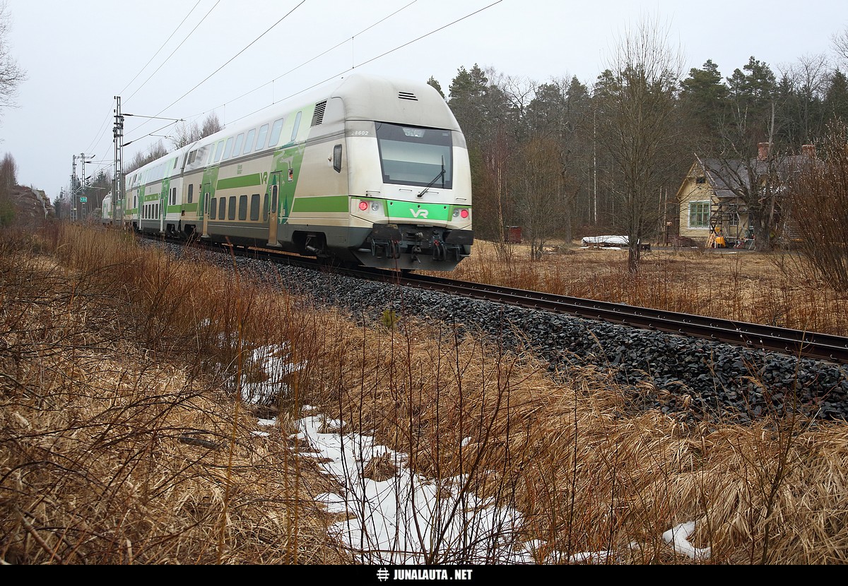 IC979 @ Ervelä as 30.03.2016
Rantaradan junavuorot ovat harventuneet - ja lyhentyneet... Mahtaako tämä typistyä kaksivaunuiseksi heinäkuun lomasupistusten aikaan vai jätetäänkö ajamatta kokonaan? :)
Avainsanat: IC979 Edo_28602 20160330