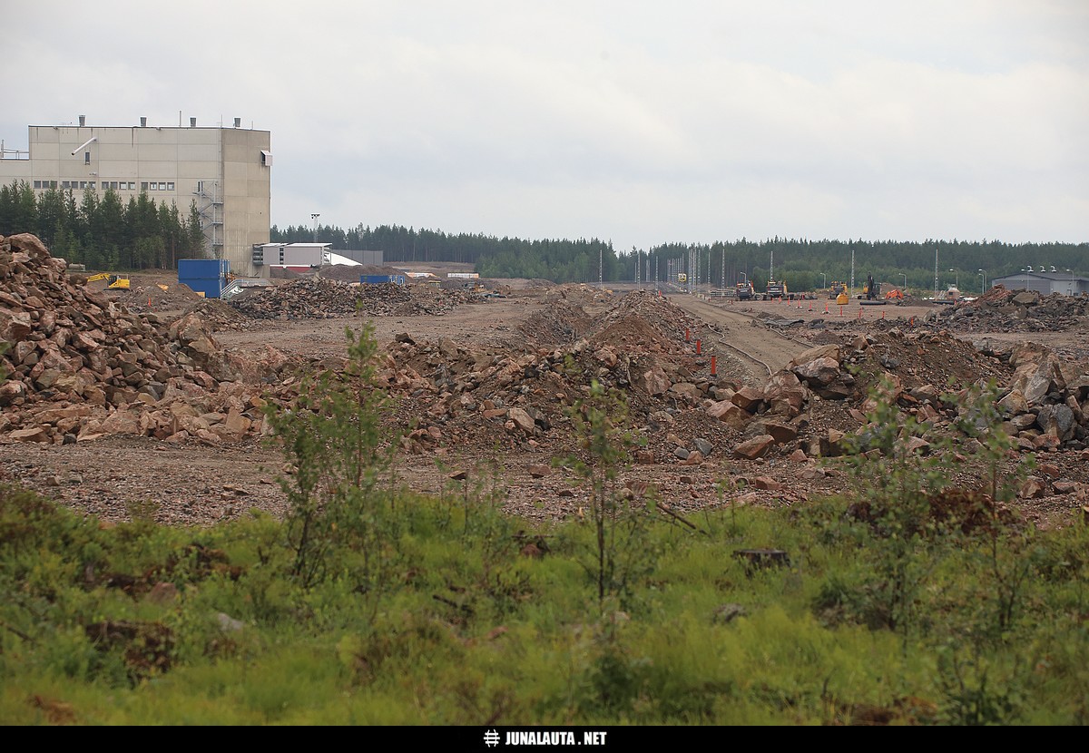 Patokankaan ratapihaa Kemijärvellä 03.07.2016
Yleisnäkymää pohjoisesta etelään.
Avainsanat: ratatyömaa raakapuuterminaali 20160703