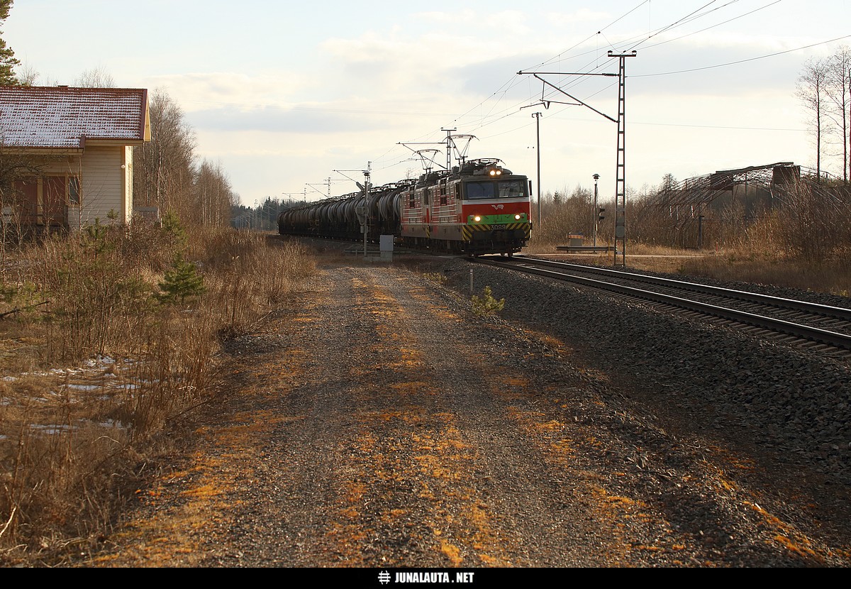 T53503 @ Huovintie 14.04.2017
Kaupunkilaine Huovintien maisemissa Kyrön ja Loimaan välillä.
Avainsanat: Sr1_3099 Sr1_3047 T3503 T53503 kaupunkilaine 20170414
