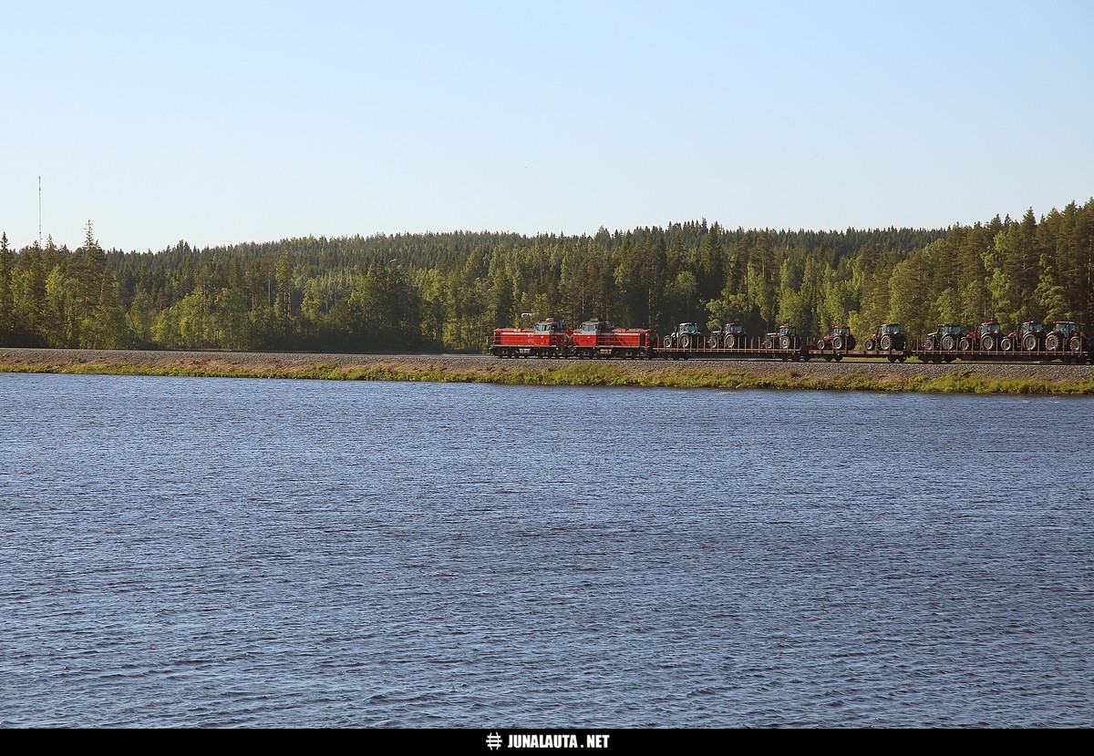 T3944 @ Tyrisevänjärvi (Keuruu) 30.06.2017
Avainsanat: T3944 Dv12_2506 Dv12_2511 hpk-kiertolaisia pengerkuva traktorijuna 20170630