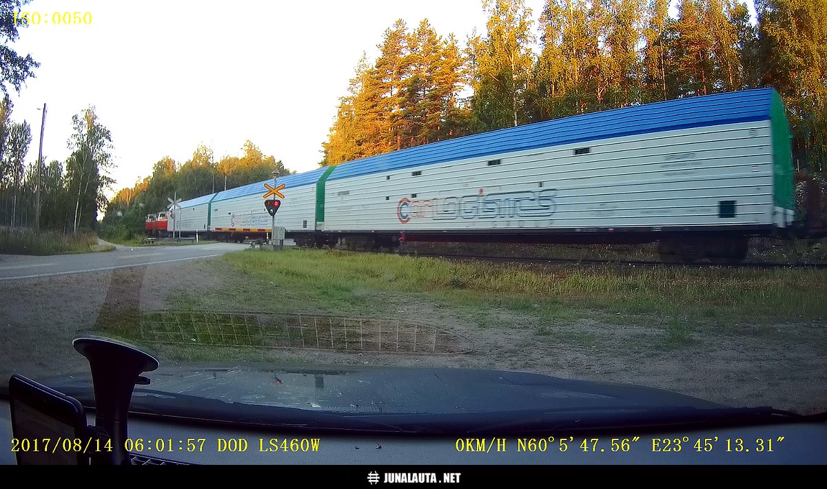 T3042 @ Sannäs (Karjaa) 14.08.2017
Satunnainen Vgkak-autovaunuliikenne Hankoon näyttää yhä jatkuvan pienessä mittakaavassa... 
Avainsanat: T3042 Dv12_2545 Dv12_2530 Vgkak-vaunu tasoristeyskuva hankolaine 20170814