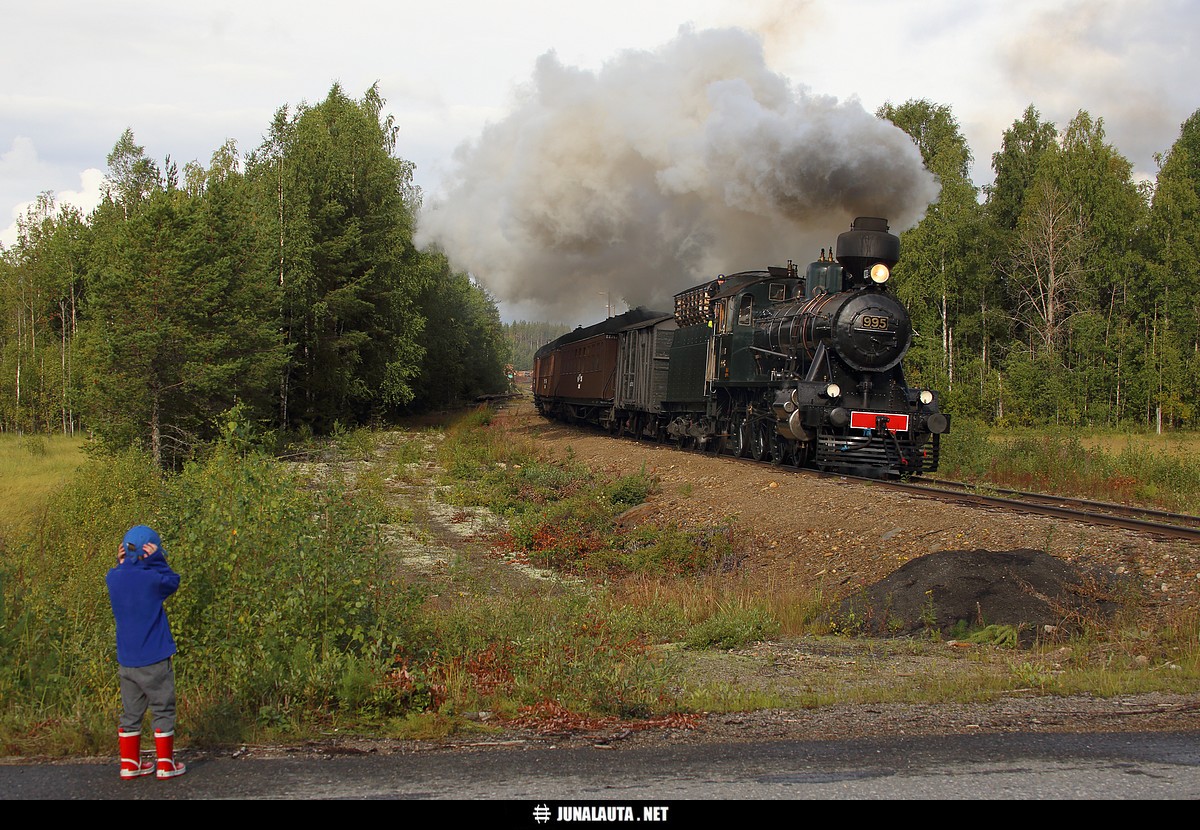 Höyryjuna lähtee Tuupovaarasta 26.08.2017
Avainsanat: MUS1931 höyryjuna museojuna höyryveturi Hv3_995 20170826_Ilomantsin_höyryjuna HöyryraideOy 20170826
