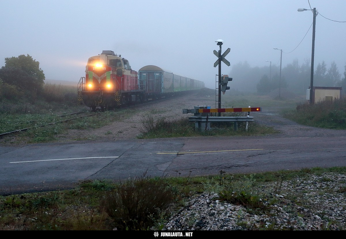 T2860 @ Myrskylä 13.09.2017
Loviisalaine jatkoi sumuisena aamuna yhdellä koneella. 2 Vop, Vtad ja Dv12 2733 jätettiin Lahteen.
Avainsanat: T2860 tasoristeyskuva Dv12_2755 loviisalaine sahatavarajuna 20170913