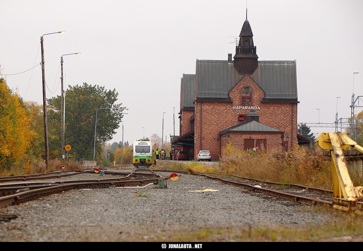 Dm12-kiskobussi Haaparannassa 30.09.2017
Avainsanat: HDM625 Dm12_4414 tilausjuna Drömtåget 20170930