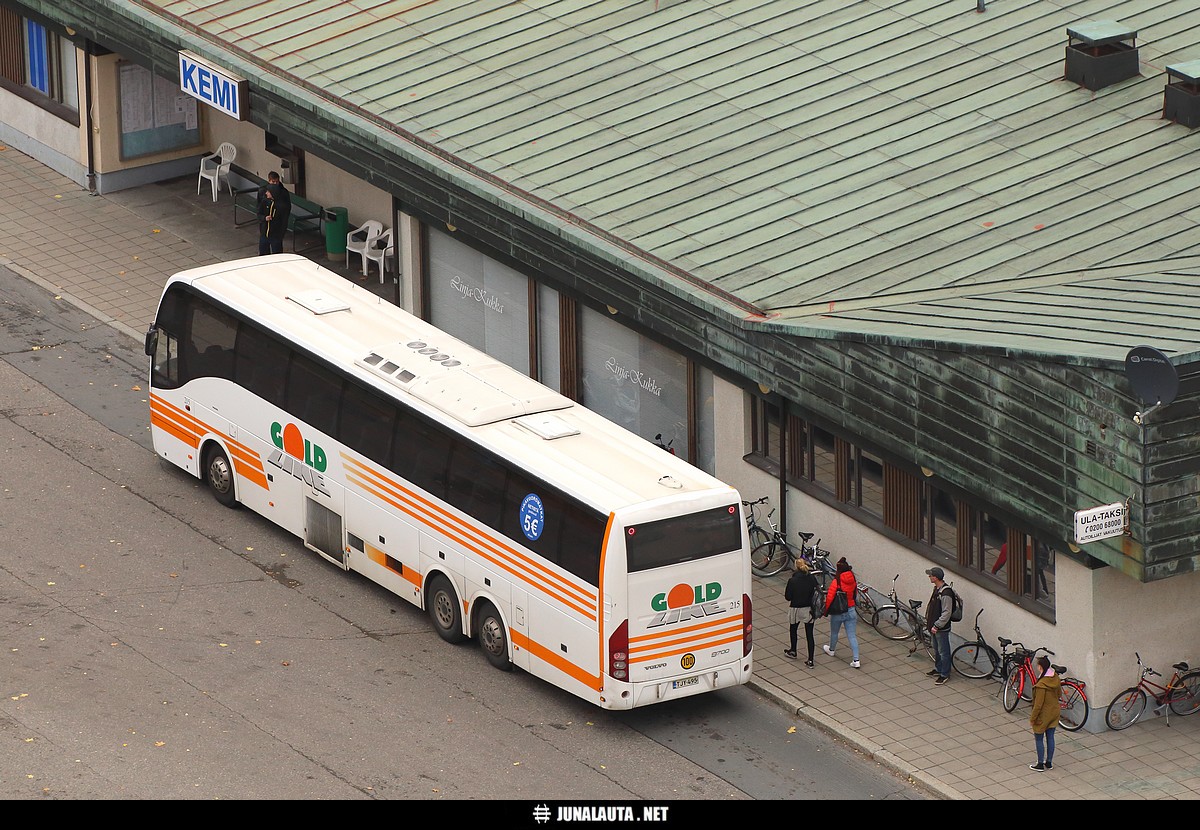 Gold Line #215 (TJY-495) @ Kemi 02.10.2017
Kemin kaupungintalon kolmannentoista kerroksen [url=http://www.panoramacafekemi.fi/]Panorama Café[/url]:n terassilta kelpaa spotata junien lisäksi myös busseja! :)
Avainsanat: bussikuva TJY-495 20171002
