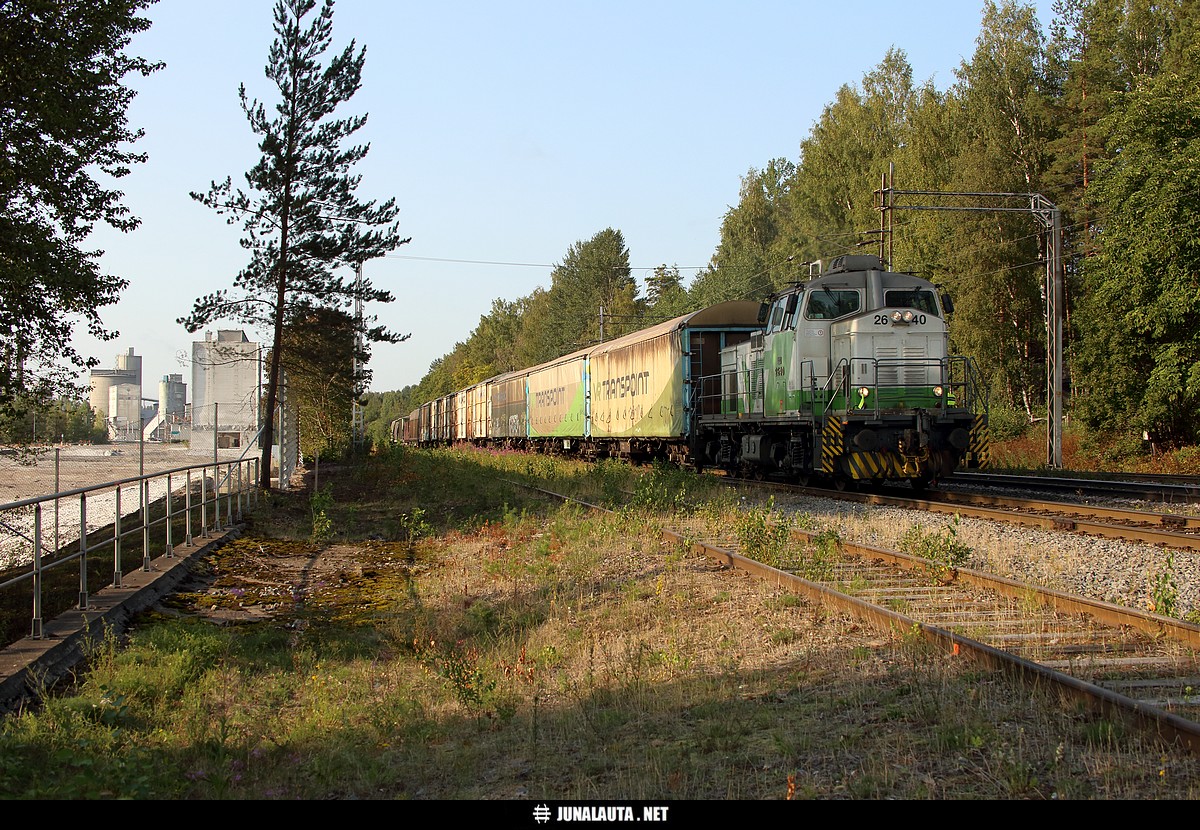 Mustola Express @ Lappeenranta 17.08.2018
Parocin kivivillatehdas alkaa olla maan tasalla Lappeenrannassa... 
Avainsanat: mustolalaine Dv12_2640 jarrukenkälippu vaihtotyöliikenne vaihtotyöliikenne_Lr 20180817