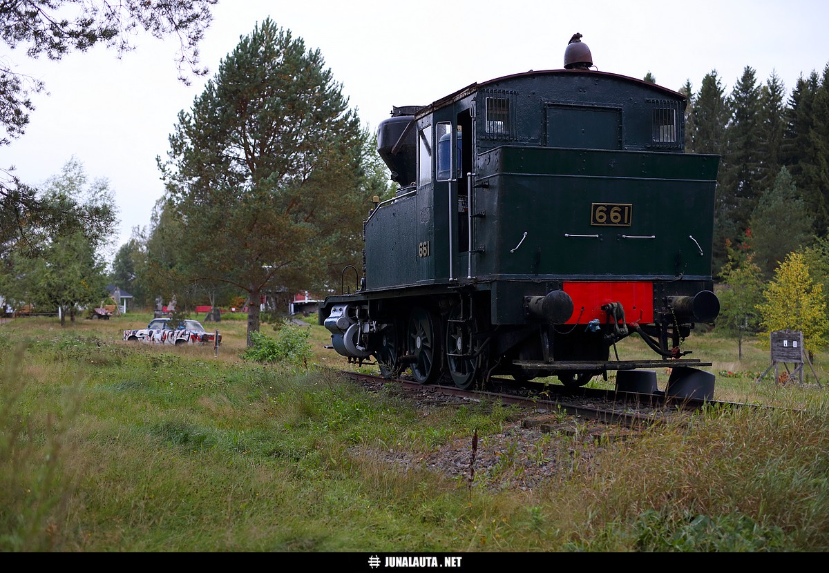 Vr1 661 @ Hyrsylän Mutka 11.09.2018
Airan ikioma veturi! Ja on siellä Airan ikioma [url=https://www.instagram.com/p/Bn2AWgxl_Gn/]autokin[/url]! :)
Avainsanat: Vr1_661 Vr1 höyryveturi rataverkon_ulkopuolella 20180911 ns.muistomerkkiveturi