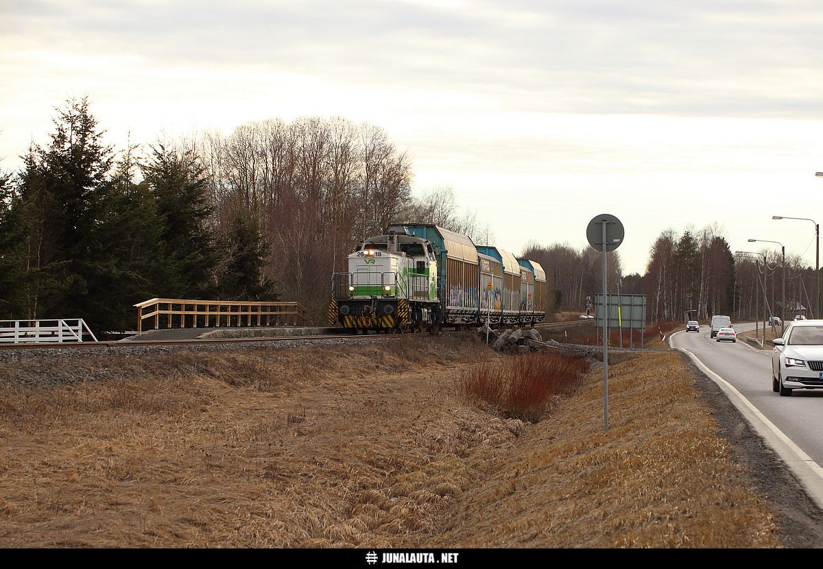 PAIkallisjunaliikennettä Ilolan uudella junapysäkillä 28.03.2019
Tämän kuvan saamiseksi piti jättää Teboilin vaniljamunkkikahvit tällä kertaa väliin! :) 
Avainsanat: PAI65867 valkeakoskelaine Dv12_2618 PAI-liikenne 20190328