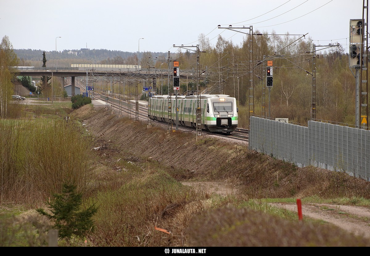 S66 @ Villähde (Lahti-Kouvola) 03.05.2019
Sarjassamme "Tulipahan kuvattua" :)
Avainsanat: S66 kaksoisraide Sm3_7x09 20190503
