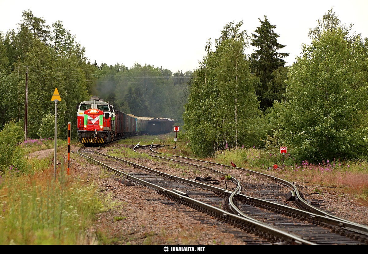 T2869 @ Lapinjärvi 03.07.2019
Avainsanat: T2869 Dv12_2644 Dv12_2512 loviisalaine japaninlippu MUS1948 Höyryveturimatkat1009 Hr1_1009 20190703