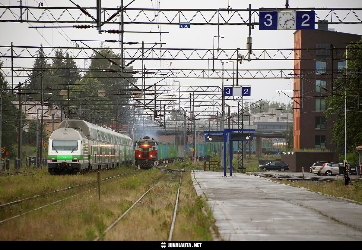 T55886 @ Joensuu 09.07.2019 07:13
Ylämyllyläine lähtee... ... Ylämyllylle! :)
Avainsanat: T55886 ylämyllyläine Dv12_2510 Dv12_2551 Sr2_3236 IC6 Ezx-vaunu 20190709