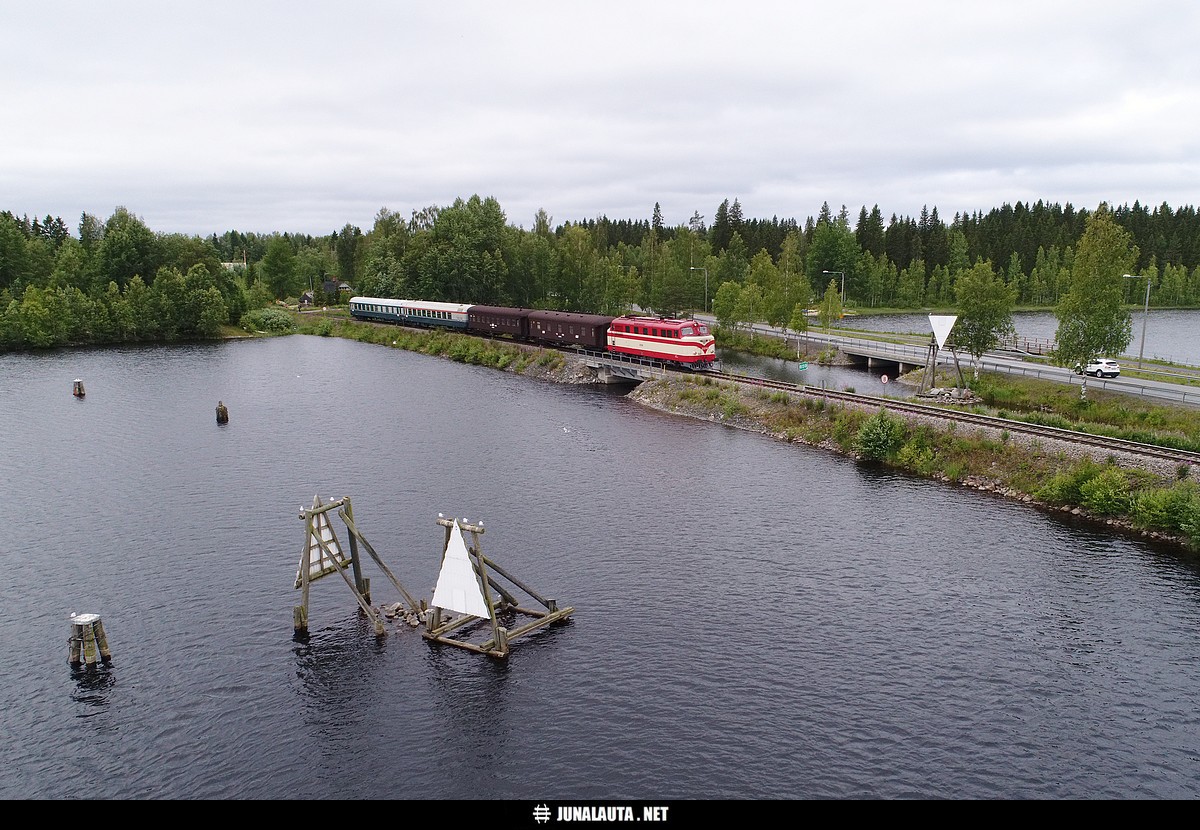 MUS1928 (Dr12 2216) @ Louhioja (Eno) 09.07.2019 09:38
Avainsanat: MUS1928 Dr12_2216 Dr12 HMVY PTG-Tours-2019 museojuna dronekuva pengerkuva 20190709
