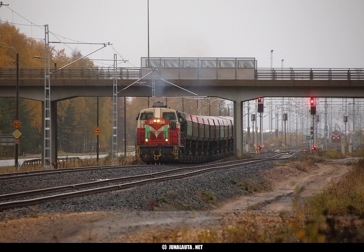 T3862 @ Mäntyluoto 17.10.2019
Avainsanat: T3862 Dv12_2739 mäntyluotolaine harjavaltalaine rikastejuna ratapihakuva Dv12_2567 20191017