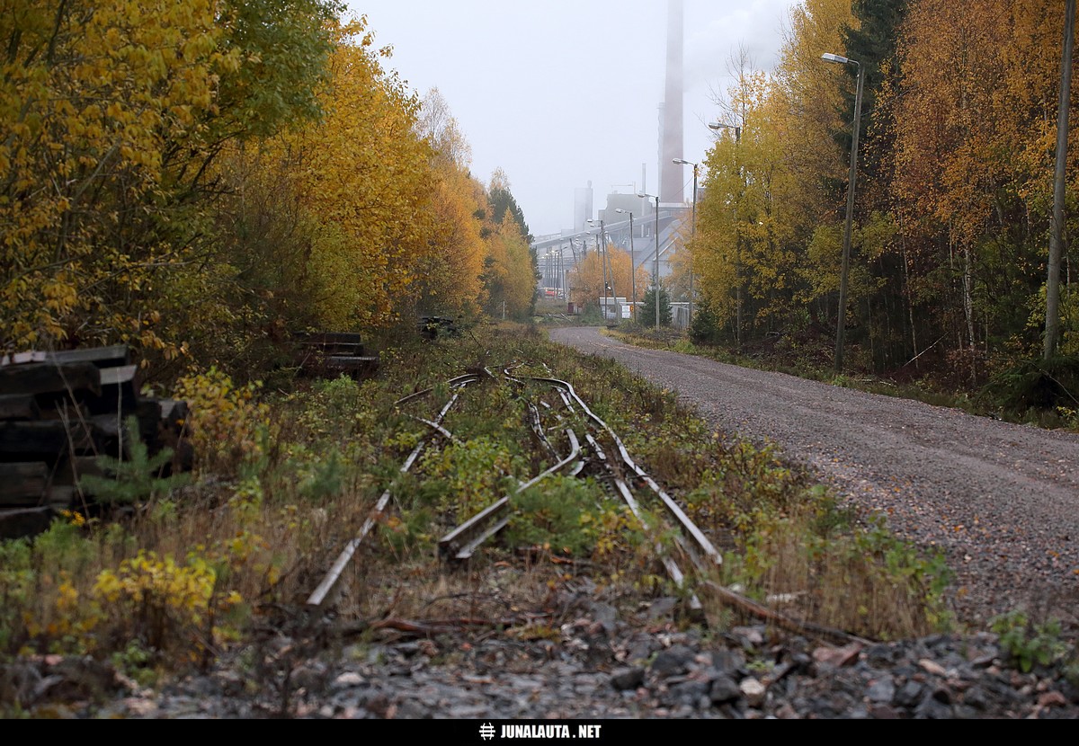Säkylän ratapiha @ 17.10.2019
Vajaan kilometrin verran on vanhaa Säkylän rataa jo purettu teollisuusalueen tieltä sokeritehtaan portilta alkaen ml. tämä vanha ratapiha.
Avainsanat: hylätty_raide purettu_rata 20191017