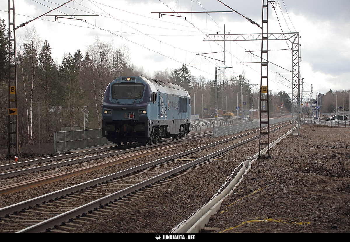 VET17313 (Operail) @ Myllykoski 23.04.2021
Operail ei tuonut tällä kertaa Kotolahdesta edes terveisiä!
Avainsanat: VET17313 Operail Dr20_29009 20210423 EZX-vaunu