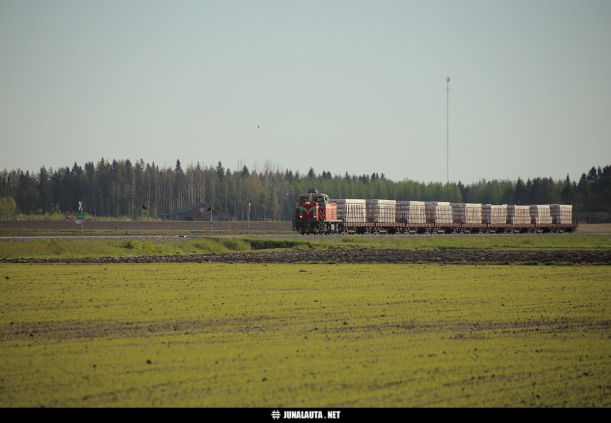 T53271 @ Kauhajoki 26.05.2021
Punkaharju-Express oli tälläkin viikolla liikenteessä Kaskisten satamaan! :)
Avainsanat: T53271 T3271 Dv12_2645 kertopuujuna kaskislaine punkaharjulaine 20210526