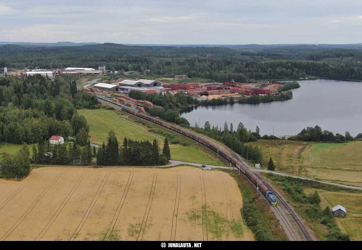 T7011 (Fenniarail) @ Soinlahti 02.08.2021
Avainsanat: T7011 Fenniarail Dr18_106 dronekuva tasoristeyskuva 20210802 EZX-vaunu