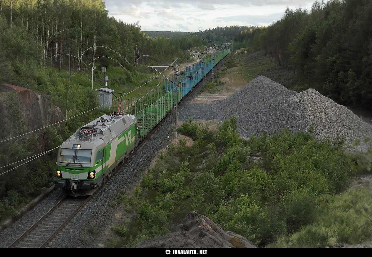 T53583 @ Tottola (Salo) 19.06.2024
Avainsanat: T53583 salolaine Sr3_3327 20240619 muuntajankuormauspaikka